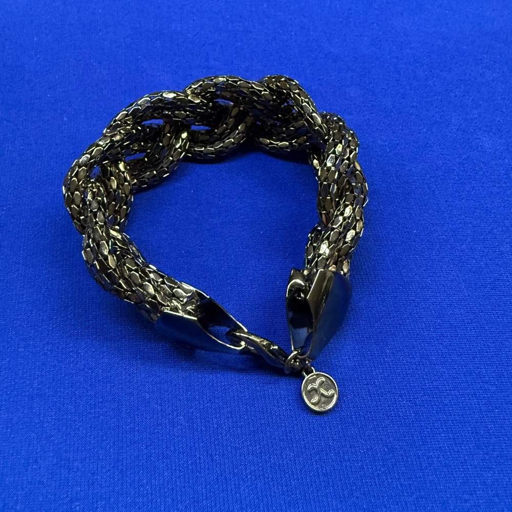 Elegant Gold Chain Bracelet